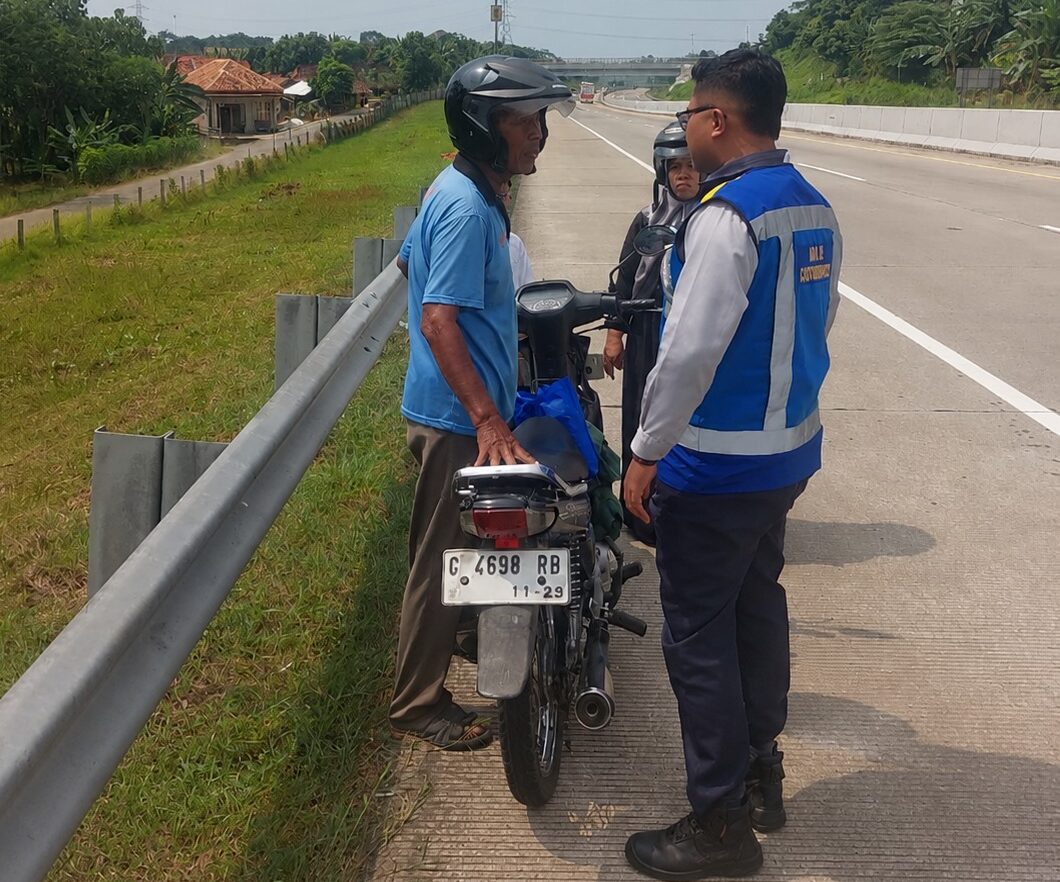 Jasamarga Semarang Batang Tindak Kendaraan Roda Dua yang Masuk ke Ruas Jalan Tol